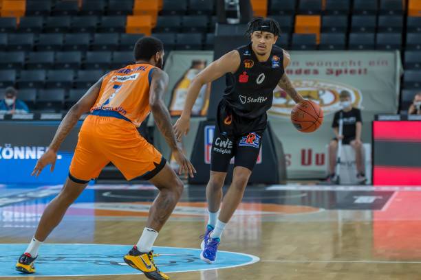 激烈角逐 激烈角逐