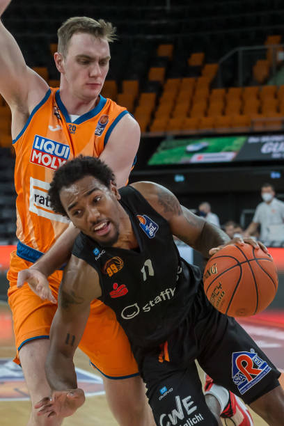 莽铲球被直 莽铲球被直